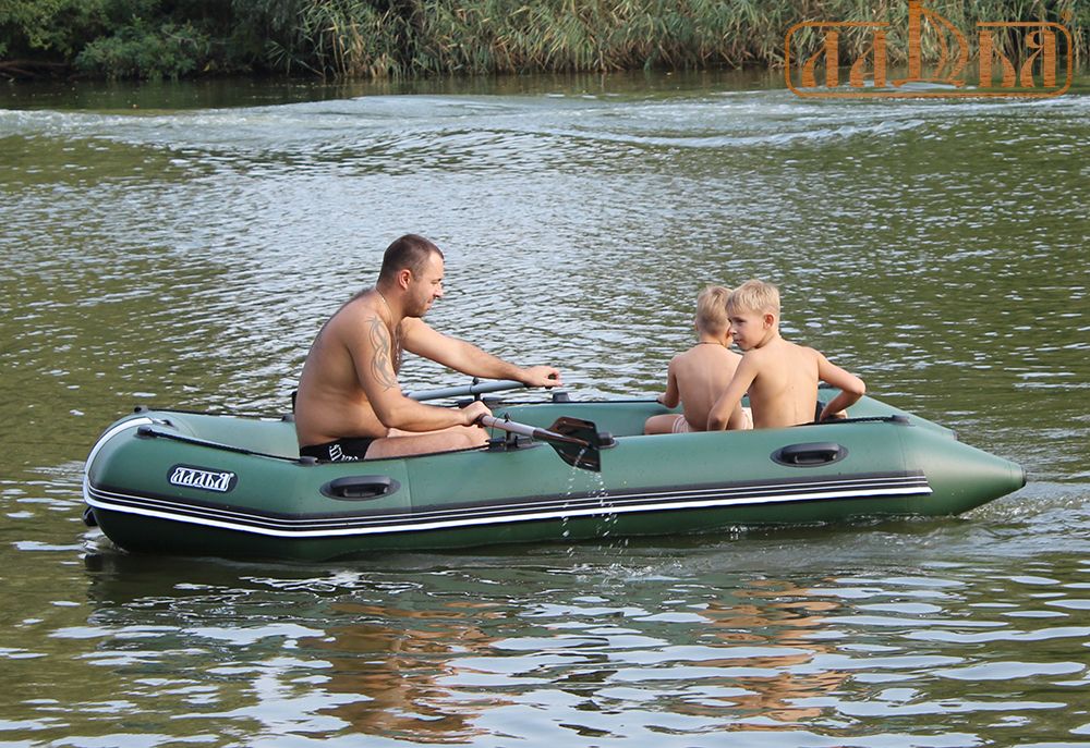 Моторний надувний човен Ладья ЛТ-330МВ зі слань-книжкою