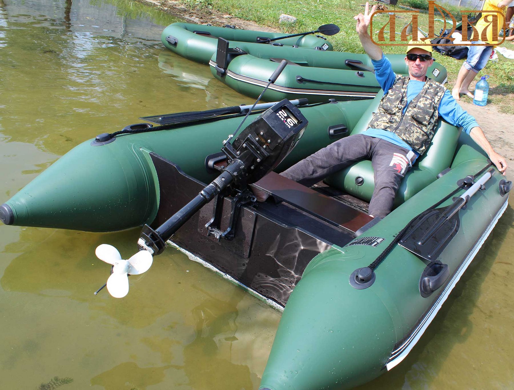 Моторний надувний човен Ладья ЛТ-330МВ зі слань-книжкою