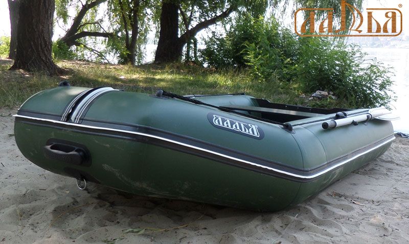 Моторний надувний човен Ладья ЛТ-270МЕ зі сланевим килимком