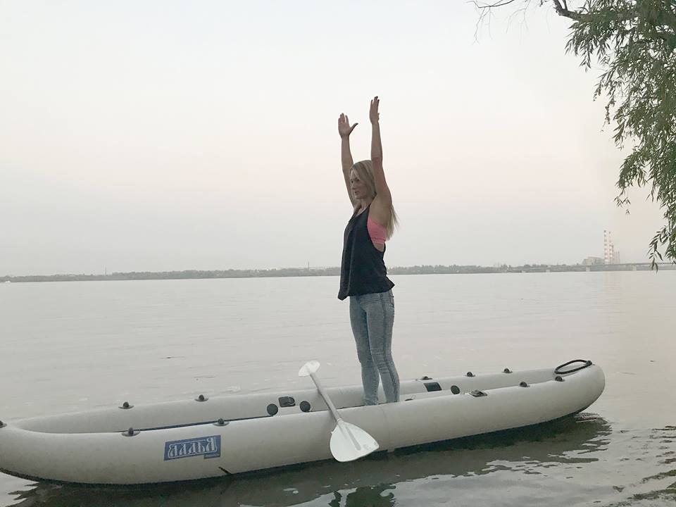 Йога на воді та байдарки ПВХ Ладья - вибираємо надувний каяк для йоги